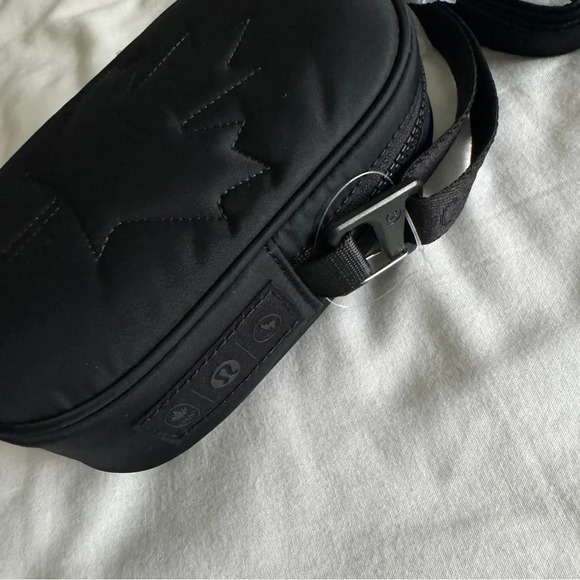 🆕 Lululemon Team Canada 22 Future Legacy Crossbody Bag Black - Picture 4 of 7